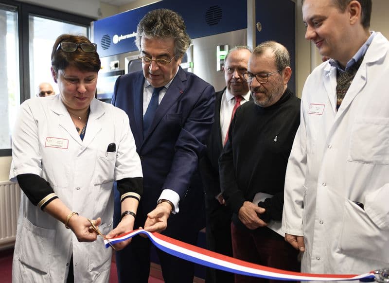 Illustration Le CHU de Poitiers, premier établissement français à utiliser le robot de préparation des chimiothérapies anticancéreuses Pharmoduct®
